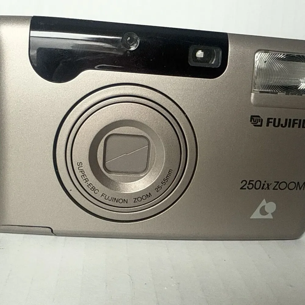 FUJIFILM Endeavor 250ix ZOOM 25-55mm Film Camera with case Not tested